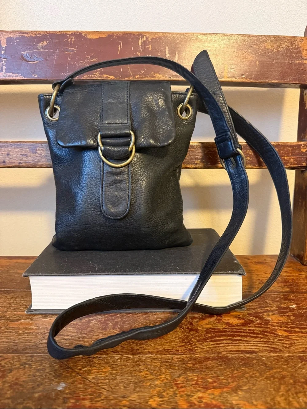 Vintage HOBO Intl Black Pebble Leather Flap Bag Crossbody Shoulder Purse